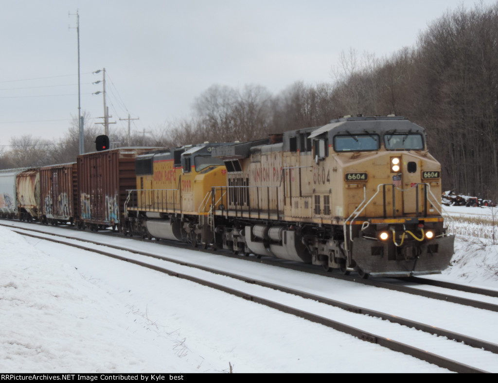 UP 6604 on 310